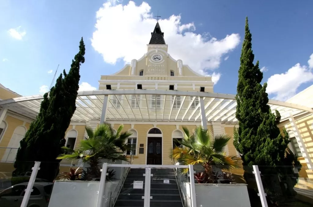 Fachada Santa Casa de Ponta Grossa
